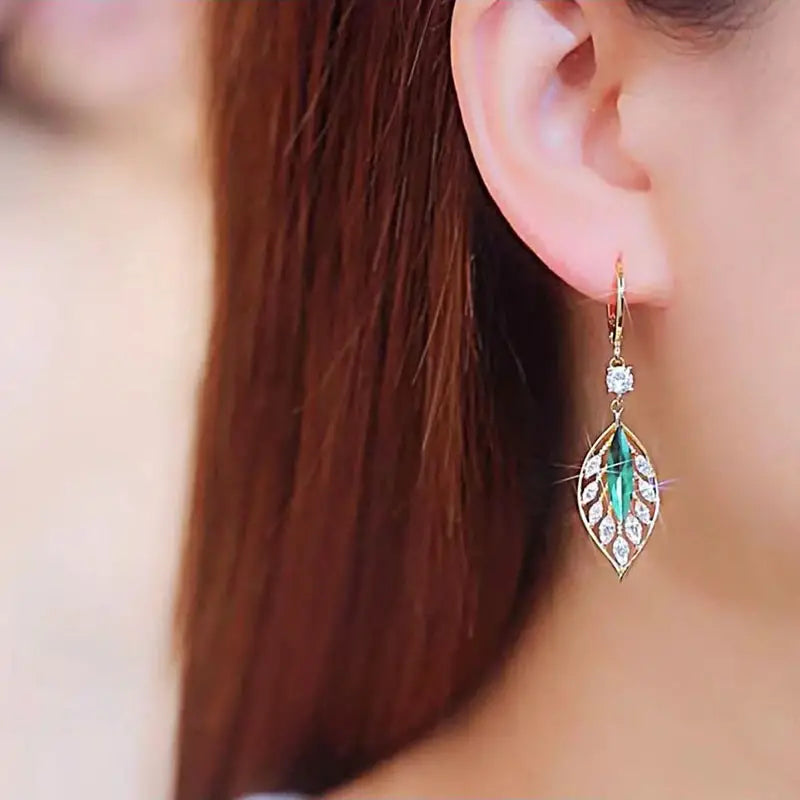 ✨ Elegant Leaf Earrings - Add a Sparkle to Every Occasion!