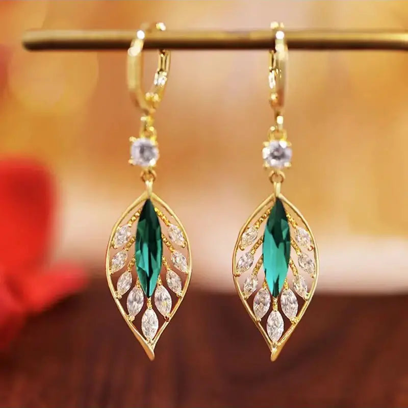 ✨ Elegant Leaf Earrings - Add a Sparkle to Every Occasion!