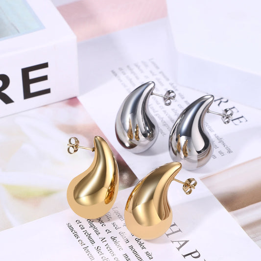 Elegance in Every Drop: The Perfect Teardrop Earrings